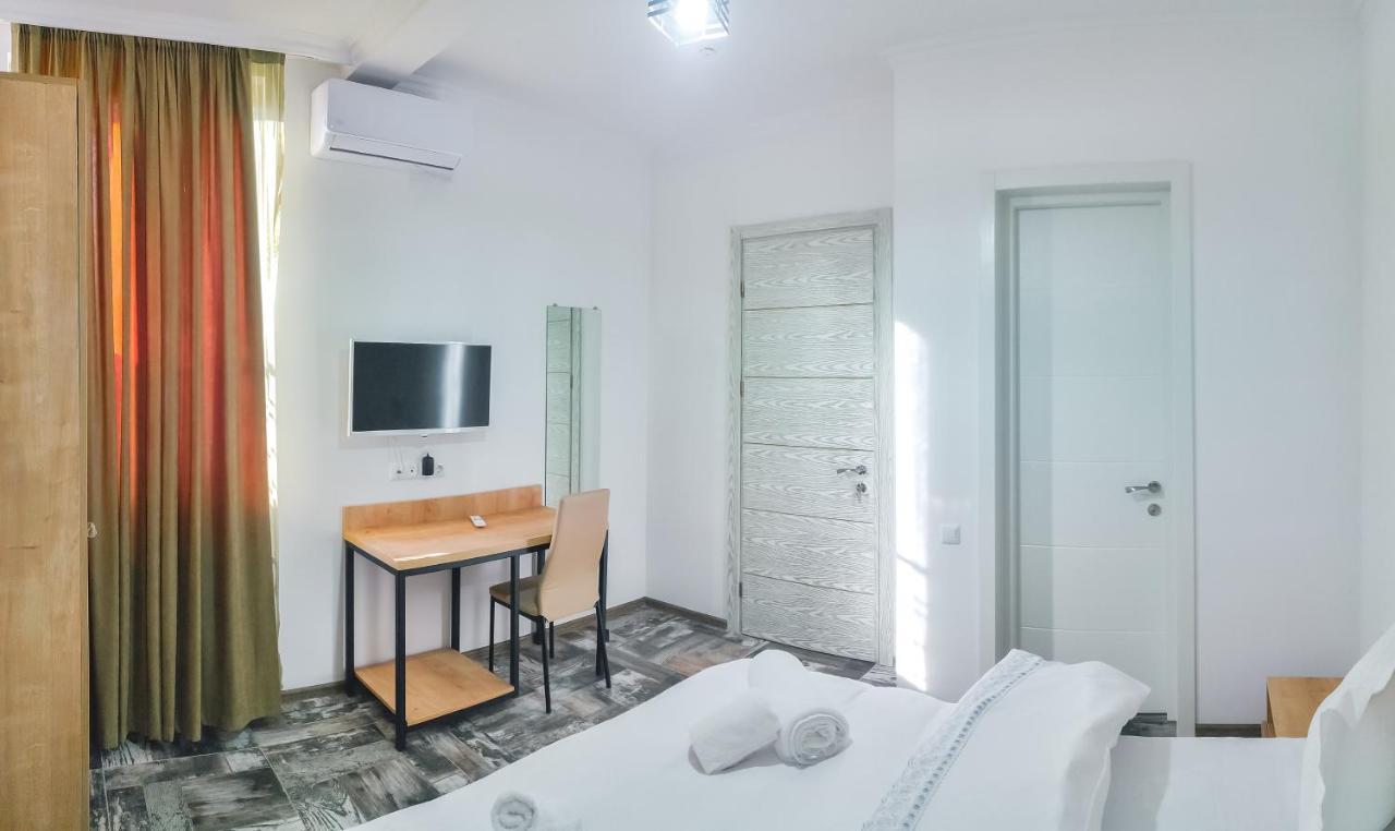 Westay Hotel ティビリシ エクステリア 写真