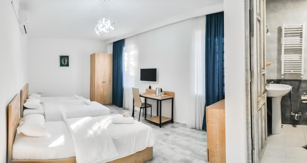 Westay Hotel ティビリシ エクステリア 写真