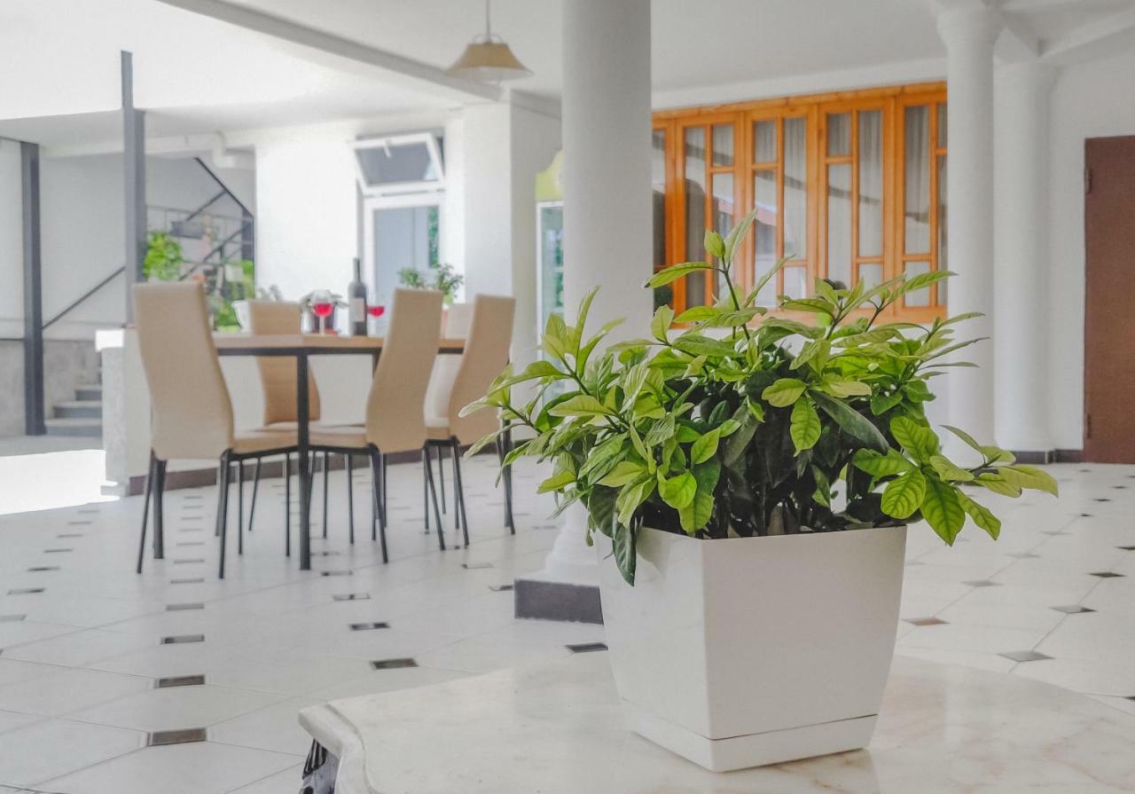 Westay Hotel ティビリシ エクステリア 写真